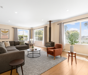 Spacious Family Home with Garage - Unbeatable Location - Photo 4