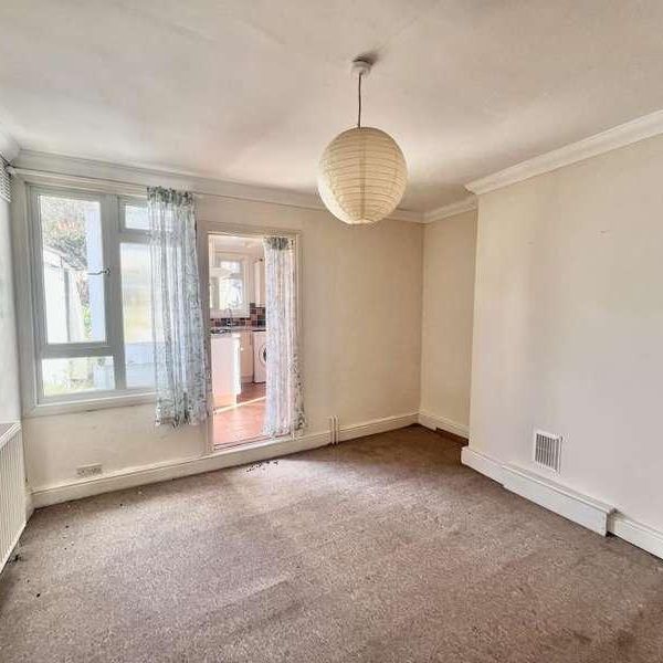 Queens Road, Farnborough, GU14 - Photo 1