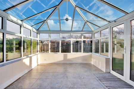 2 bedroom bungalow to rent - Photo 2