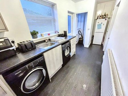 3 bedroom semi-detached house to rent - Photo 5