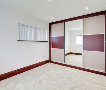 5 bed detached house to rent in Somerset Way, Richings Park, SL0 - Photo 1