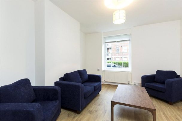3 bedroom flat to rent - Photo 1