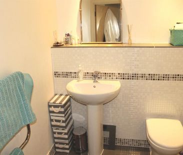 1 bedroom Flat To Let - Photo 5