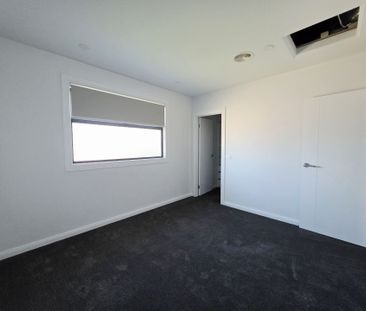 Designer Townhouse for Lease - Photo 2