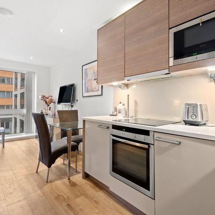 Studio to rent - Photo 1