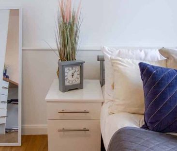 Bronze 6-7 Bed Room - Photo 3