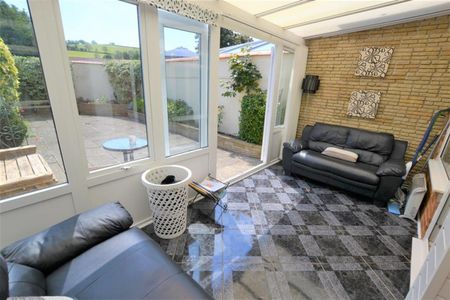 3 bedroom House To Let Total Size: 785 SQ FT - Photo 3