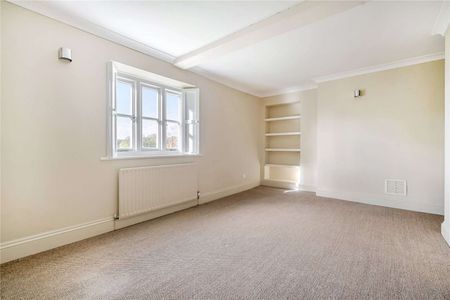 A beautifully presented home with outstanding views across the estate. - Photo 5