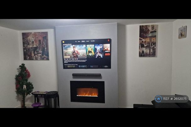 4 bedroom semi-detached house to rent - Photo 1