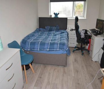 3 bedroom flat to rent - Photo 6