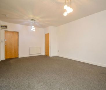 3 bedroom flat to rent - Photo 4