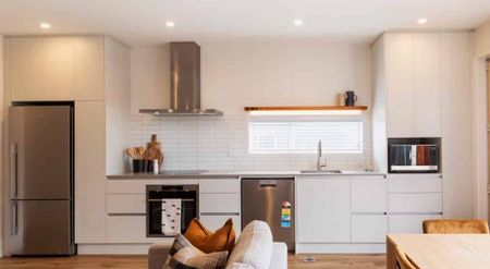 "The Gables" Residence - 3 bedroom townhouse - Photo 2