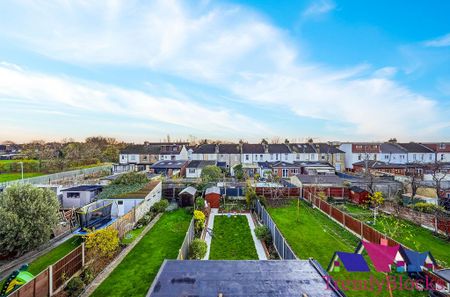 4 bedroom terraced house to rent - Photo 2
