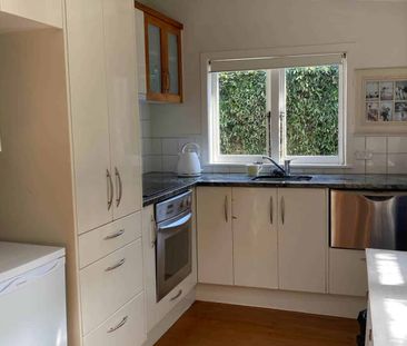 Character Cottage - Photo 2