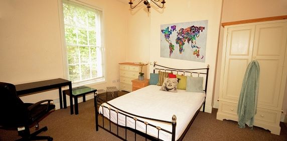 Huge Six Bedroom House - Photo 2