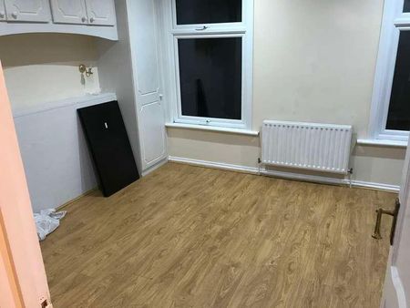 Chester Road, Ilford, Essex, IG3 - Photo 3