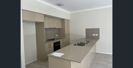 Modern & Spacious Four-Bedroom Family Home - Photo 5