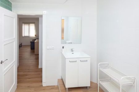 Carrer de Rodrigo de Pertegás, Valencia, Valencian Community 46023 - Photo 4