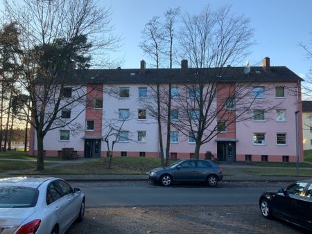 Schöne 4-Zimmer Erdgeschosswohnung mit Balkon zu vermieten - Photo 2