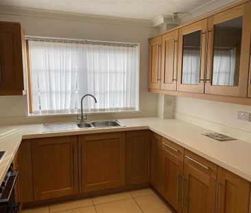 4 bedroom detached house to rent - Photo 2