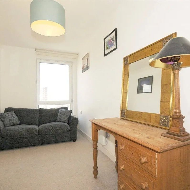 2 Bed Flat, Tarves Way, SE10 - Photo 1