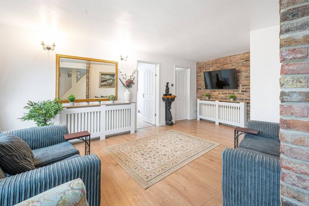 3 Bed Detached House, Agincourt Road, NW3 - Photo 1