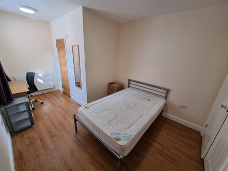 4 Bed Student Accommodation - Photo 2