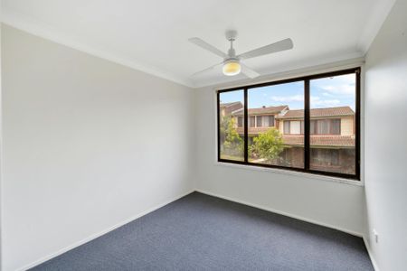 Freshly Renovated Townhouse - Photo 4