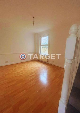 Kings Road, Edmonton, N18 - Photo 2