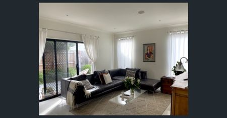 Stunning 4 bedroom home FHSZ - close to all amenities - Photo 3