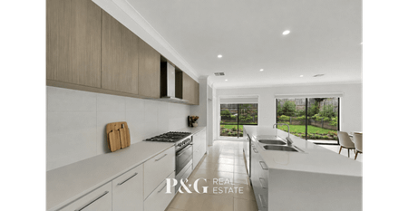 🏡✨ EXTREMELY LARGE LUXURY FAMILY LIVING ON A GRAND SCALE! ✨🏡 - Photo 3