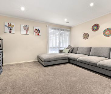 Beautifully Presented Home in Popular Ballarat North - Photo 2