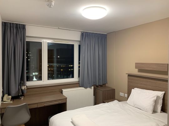 Room in a Shared Flat, Blackshaw Road, SW17 - Photo 1