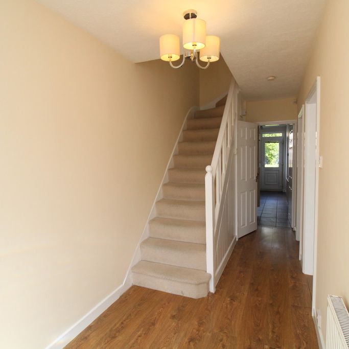 £1,300 - To Let - Photo 1