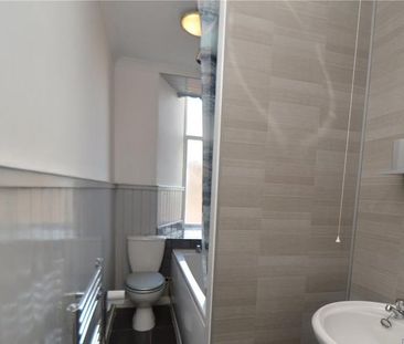 3 bedroom flat to rent - Photo 6