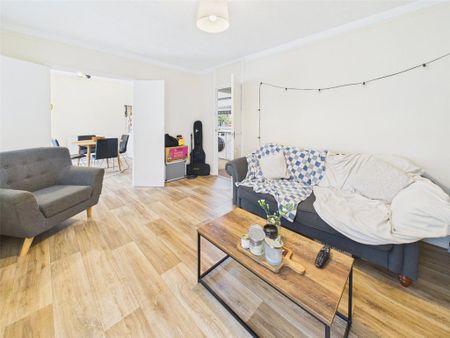 3 bedroom semi-detached house to rent - Photo 2