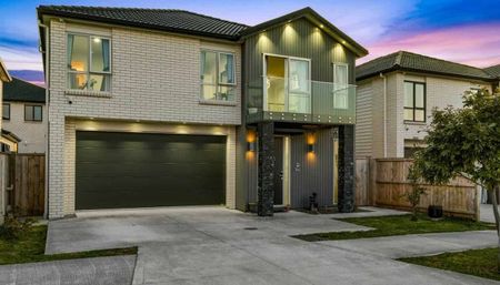 Executive Family Home in the Heart of Flat Bush – Ormiston School Zone! - Photo 2