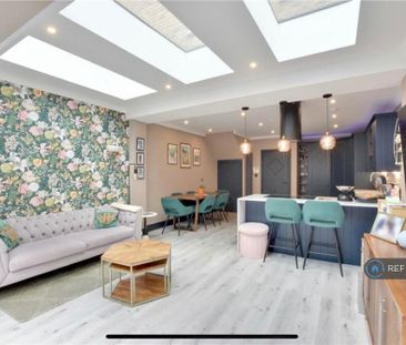 4 bedroom terraced house to rent - Photo 2