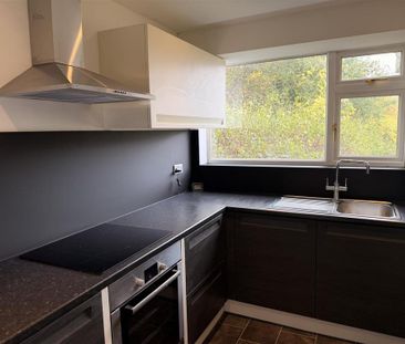 3 bedroom detached house to rent - Photo 2