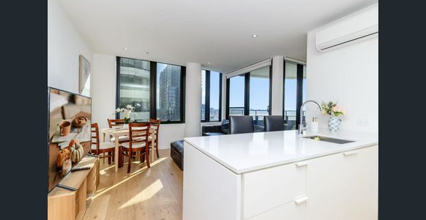 Fully Furnished Stylish and Modern Apartment in Footscray - Photo 1