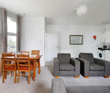 4 bedroom flat to rent - Photo 2