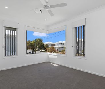 Modern 4 Bedroom Family Home - Photo 2