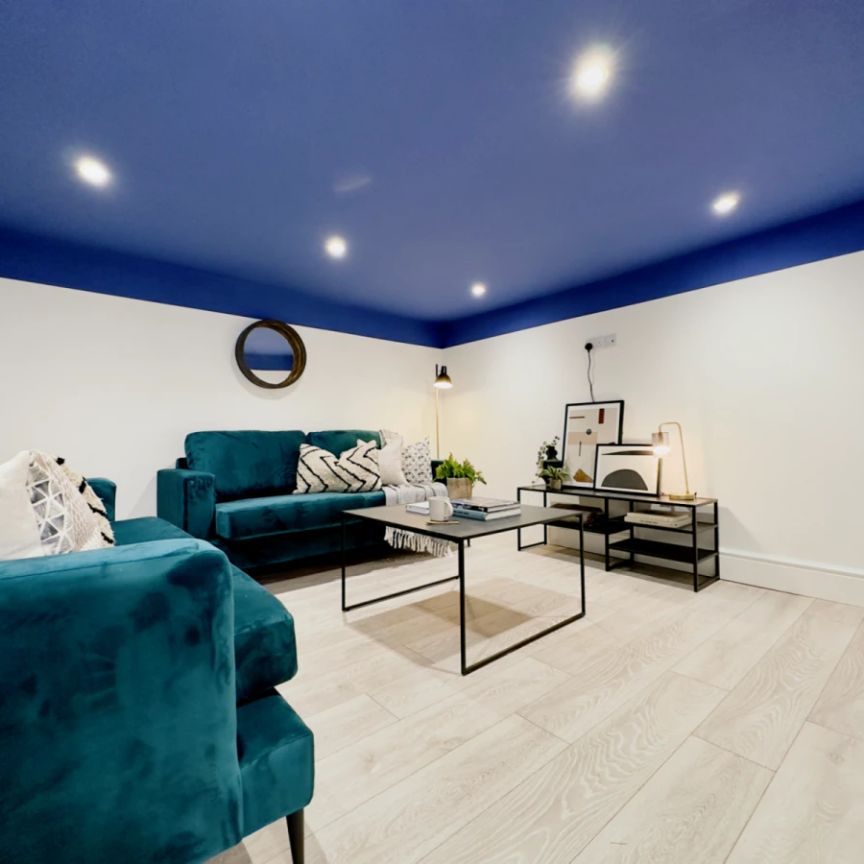 6 Bedroom House - Photo 1