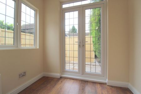 1 bedroom Ground floor flat to rent - Photo 3