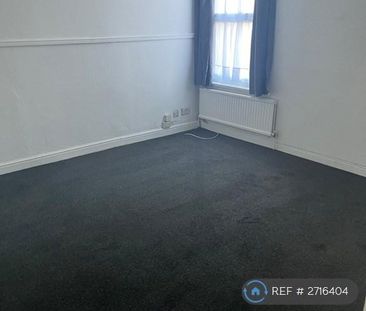 4 bedroom semi-detached house to rent - Photo 1