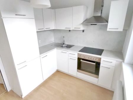 Sehr gut geschnittene Zweizimmer-Wohnung mit Balkon und Garagenplatz - Zentrale, ruhige Lage - Photo 4