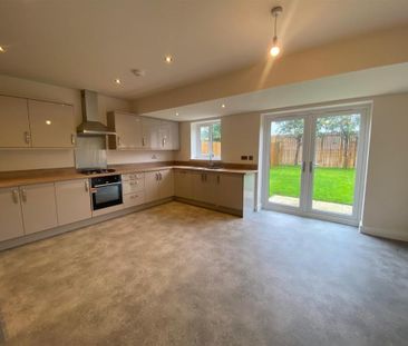 4 bedroom semi-detached house to rent - Photo 2