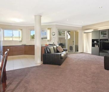 Beautiful Three-Bedroom Townhouse in Quiet Location - Photo 4