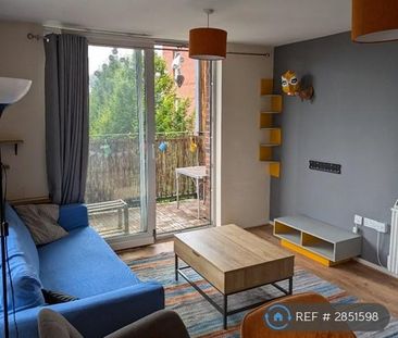 2 bedroom flat to rent - Photo 2