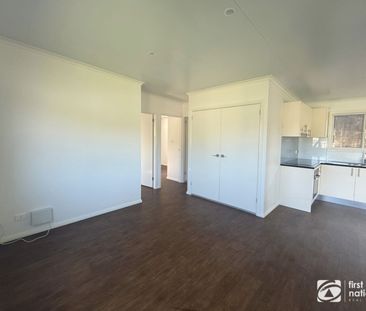 Location Meets Comfort: Bright & Modern 2-Bedroom - Photo 2